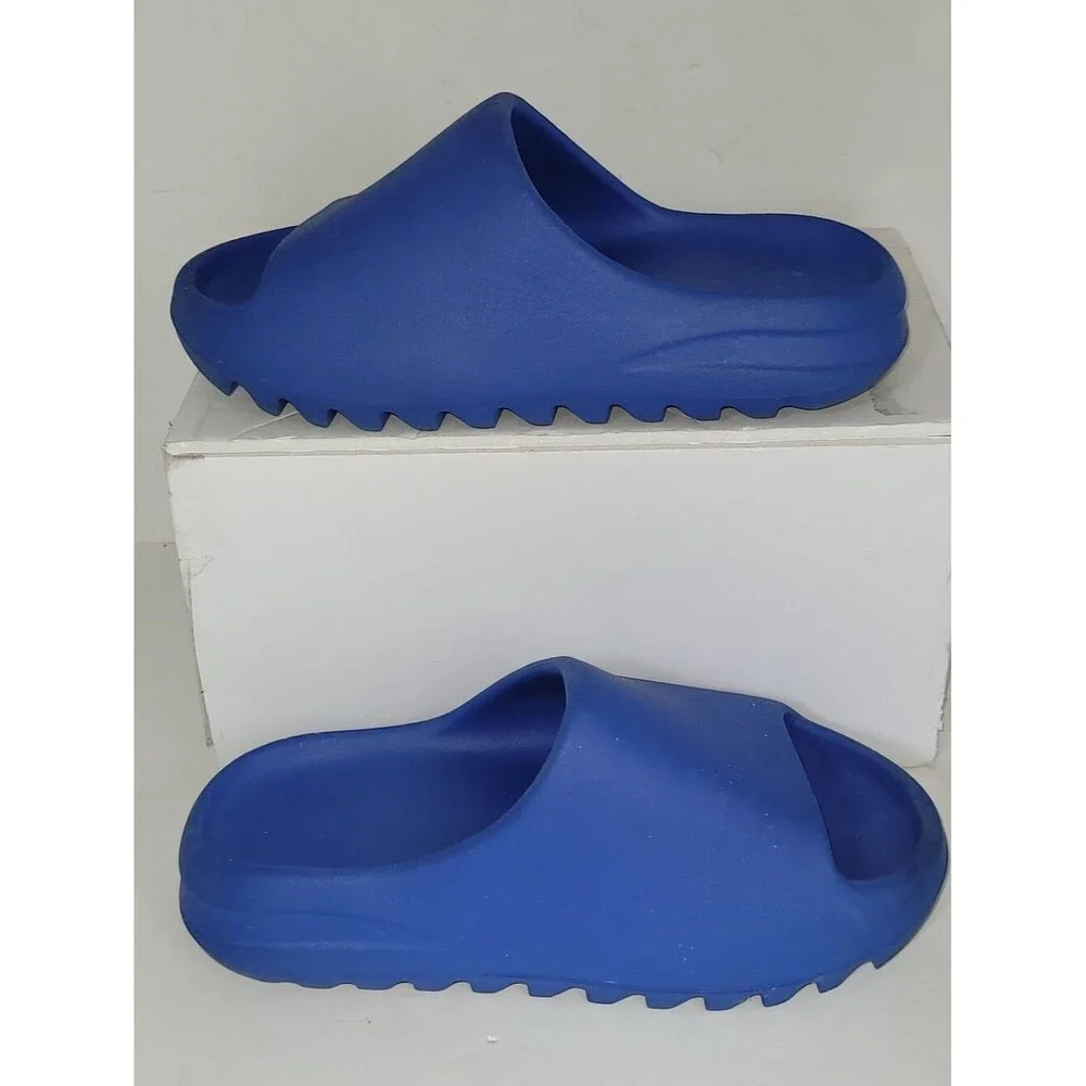 Adidas X Yeezy Size 4 Azure blue Slides